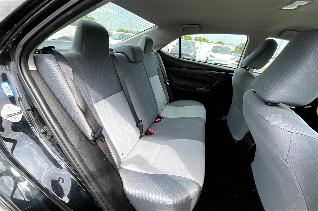 Vehicle image 26 of 31