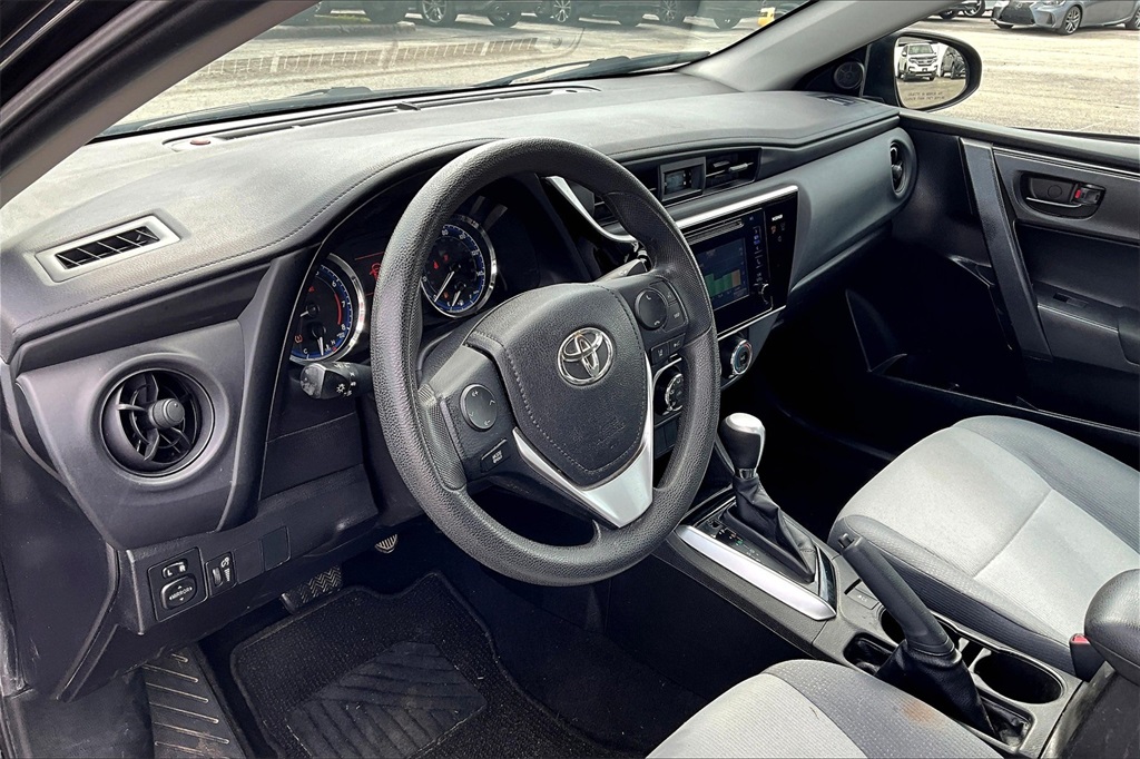 Vehicle image 14 of 31