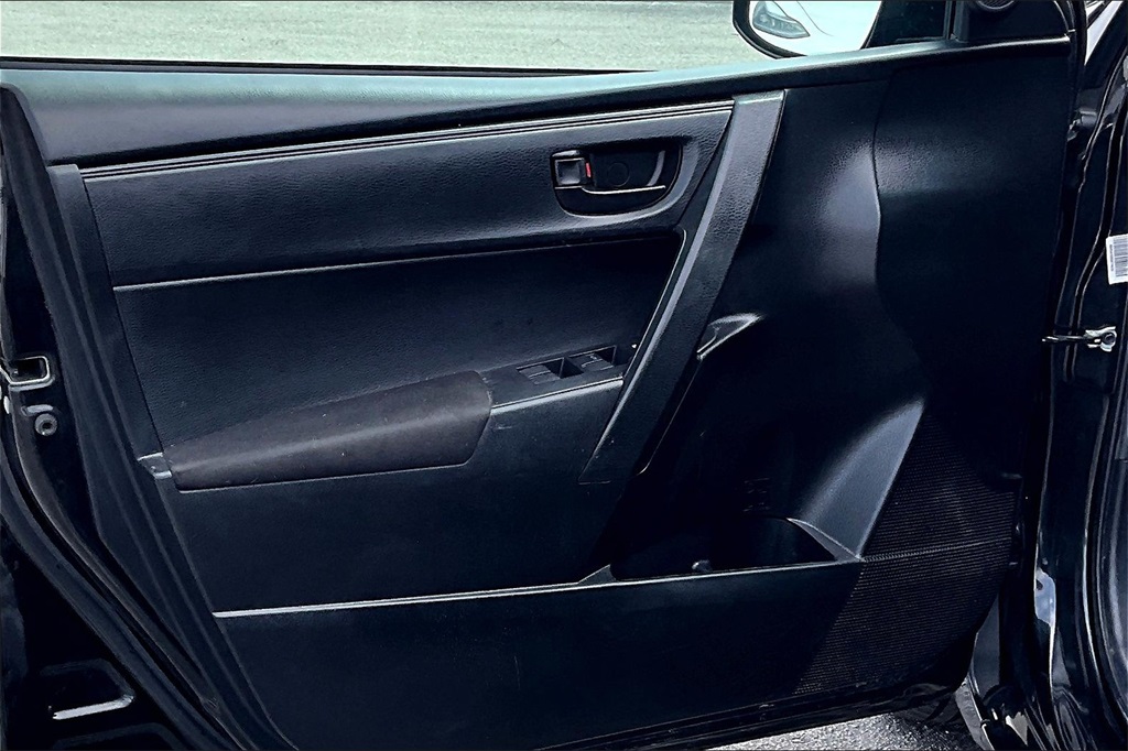 Vehicle image 22 of 31