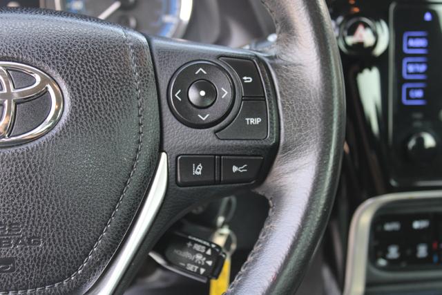 Vehicle image 17 of 40