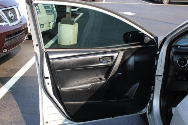 Vehicle image 11 of 40