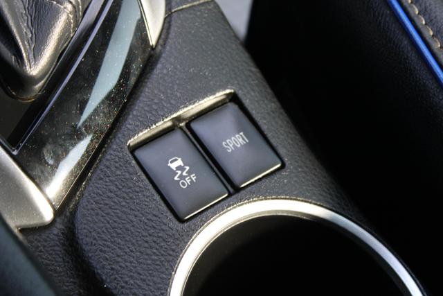 Vehicle image 27 of 40