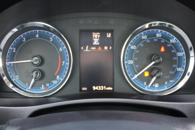 Vehicle image 18 of 40