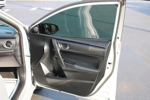 Vehicle image 32 of 40