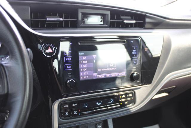 Vehicle image 21 of 40