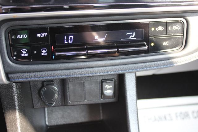 Vehicle image 25 of 40