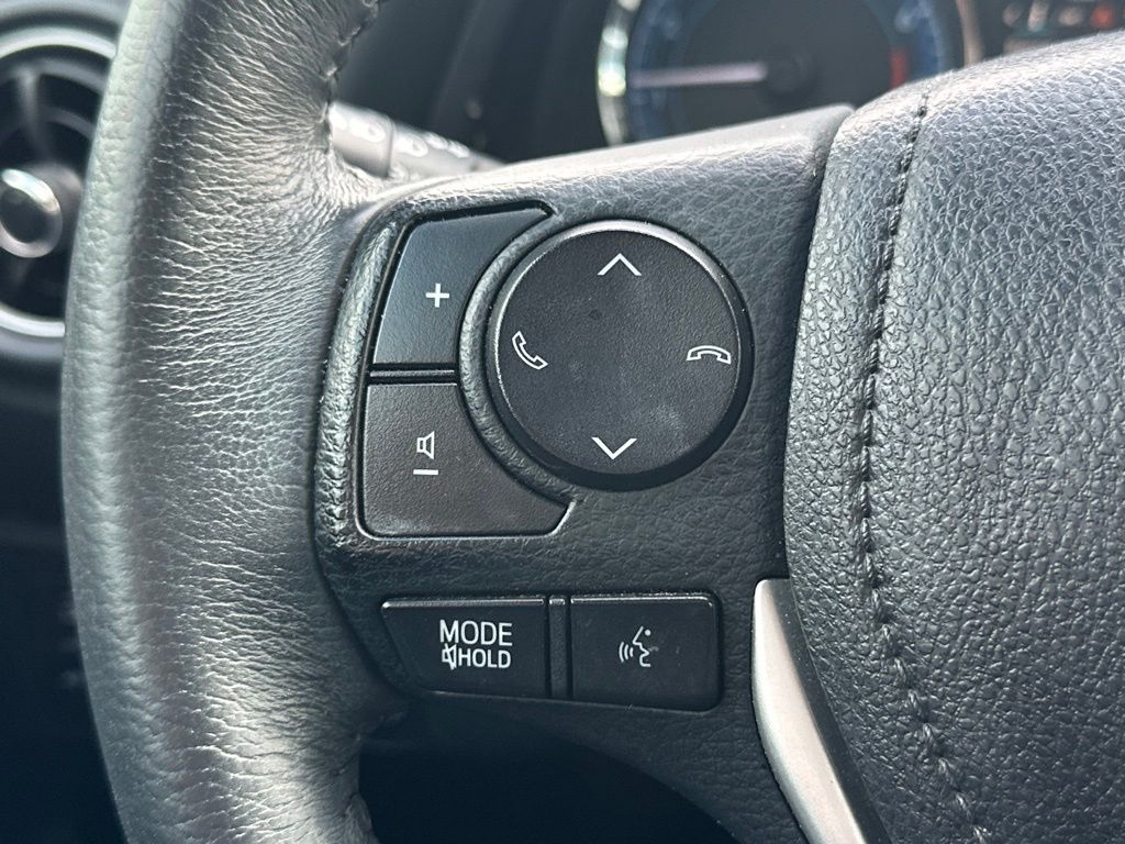 Vehicle image 17 of 20