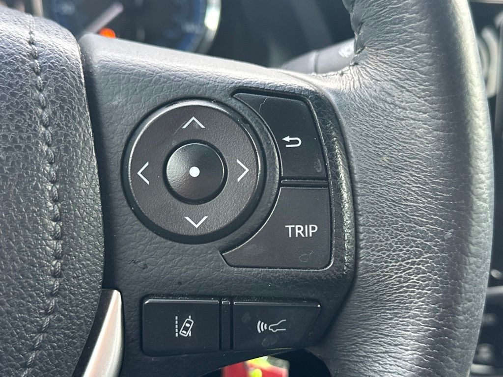 Vehicle image 18 of 20