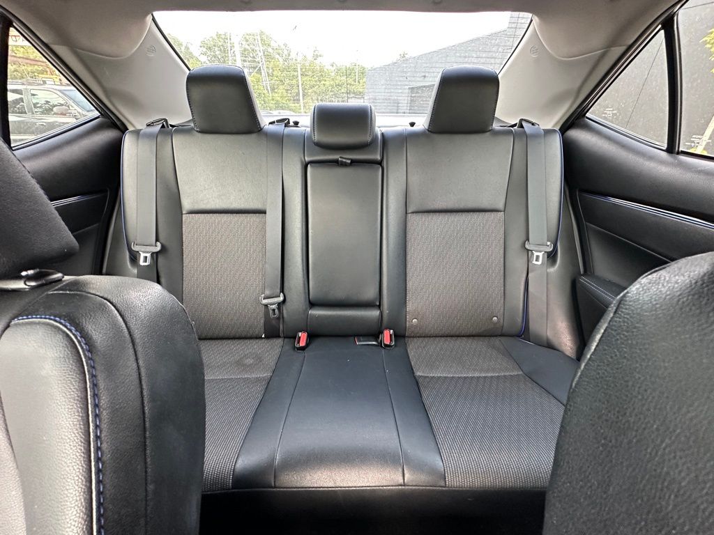Vehicle image 8 of 20