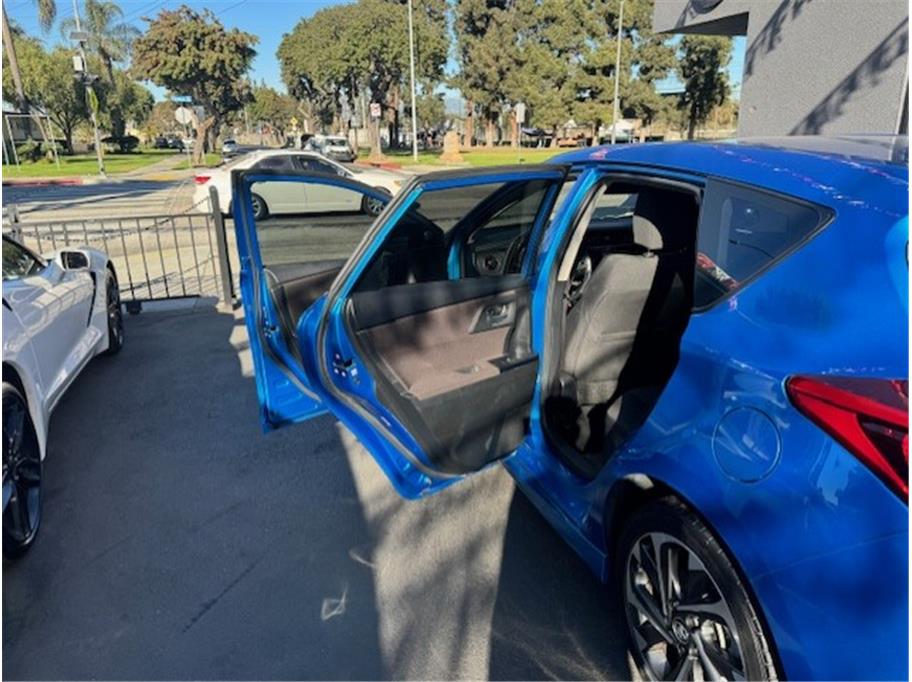Vehicle image 6 of 30