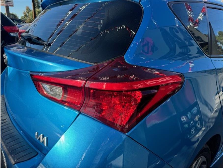 Vehicle image 12 of 30