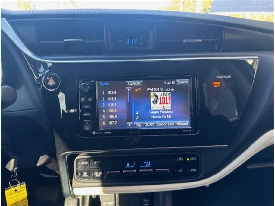 Vehicle image 28 of 30