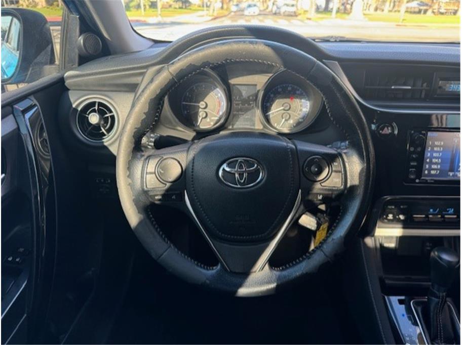 Vehicle image 23 of 30