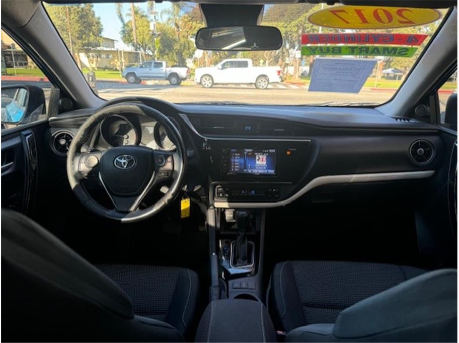 Vehicle image 22 of 30