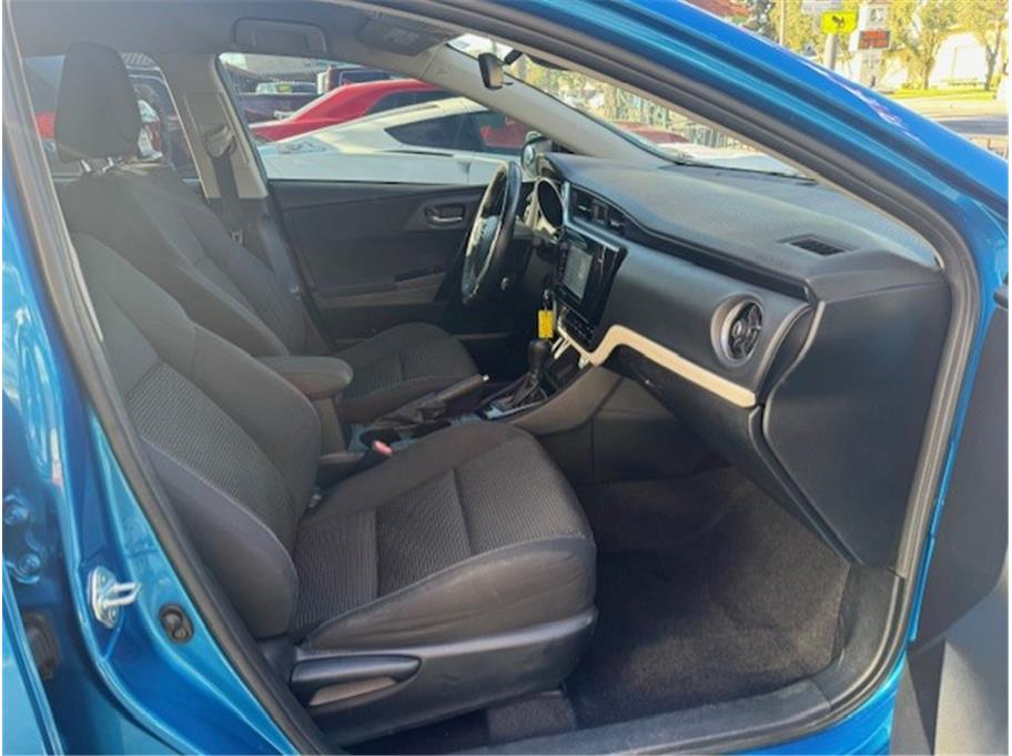 Vehicle image 19 of 30