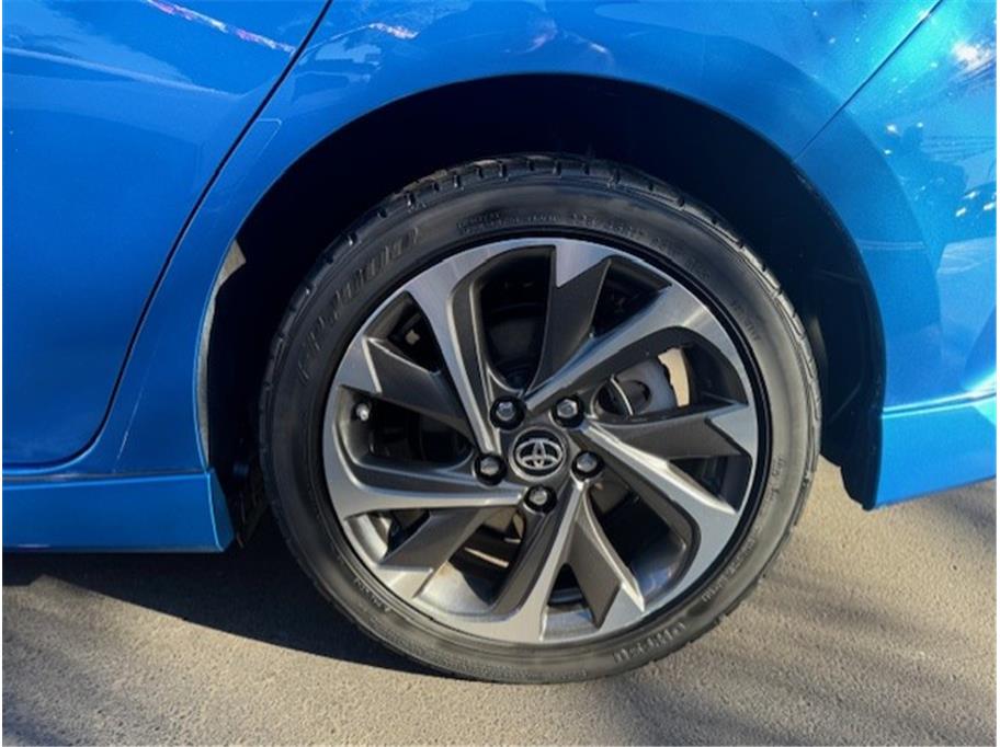 Vehicle image 14 of 30