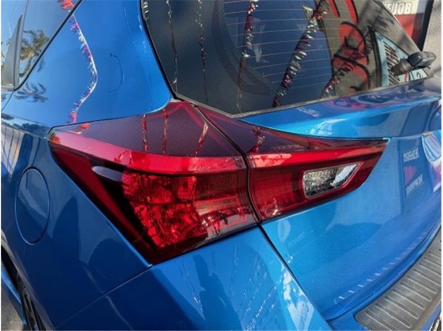 Vehicle image 11 of 30