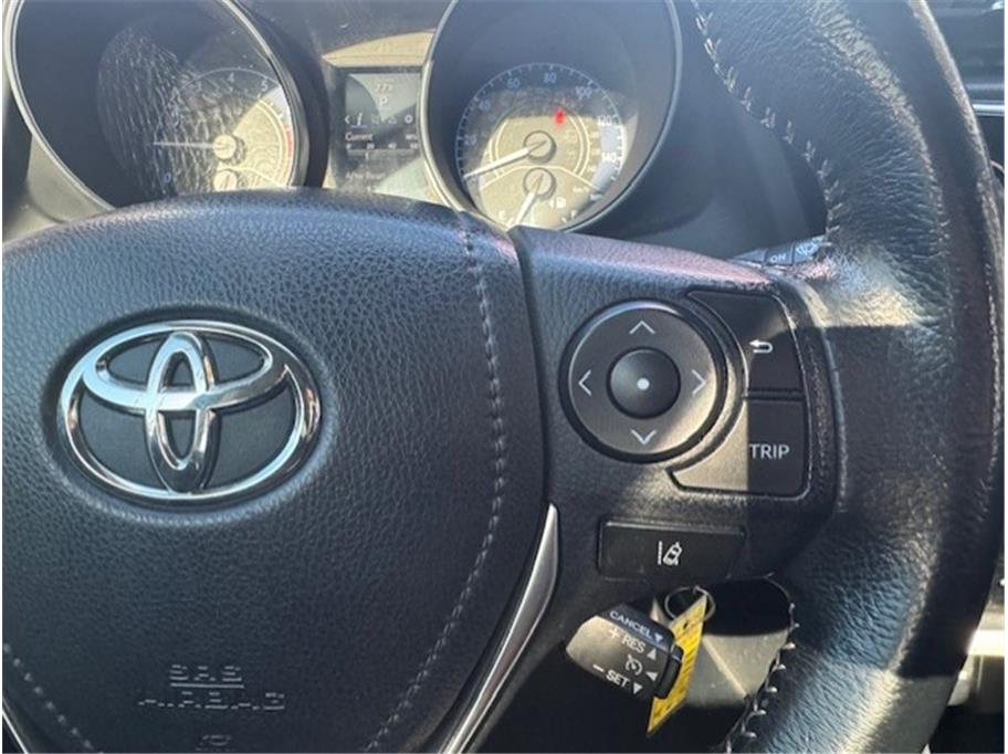 Vehicle image 24 of 30