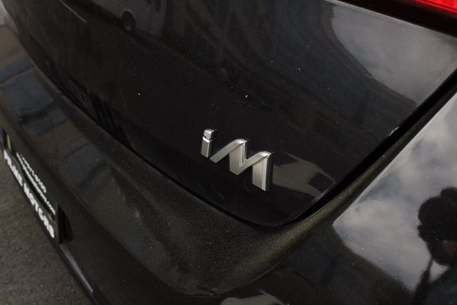 Vehicle image 9 of 43