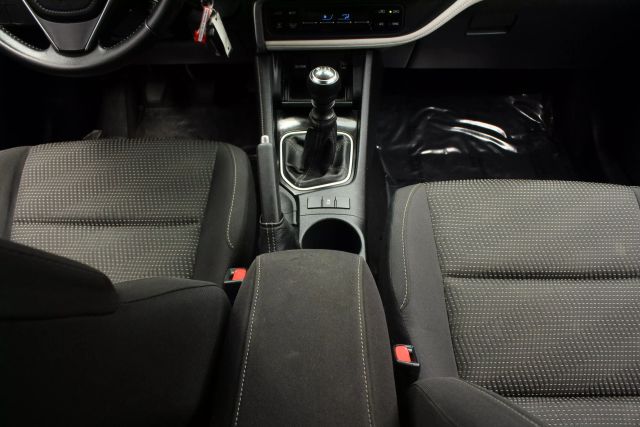 Vehicle image 25 of 43