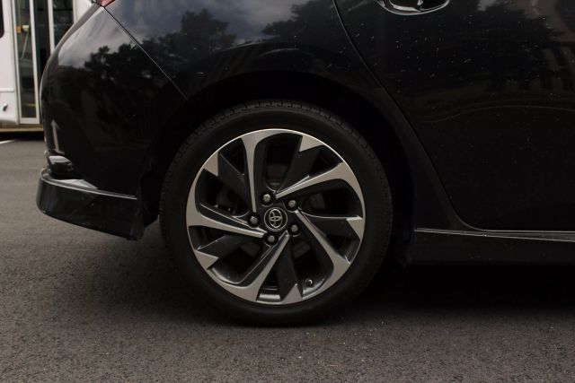 Vehicle image 8 of 43