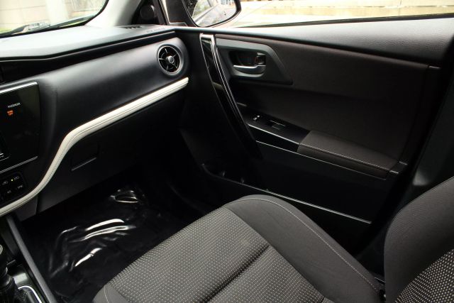 Vehicle image 24 of 43