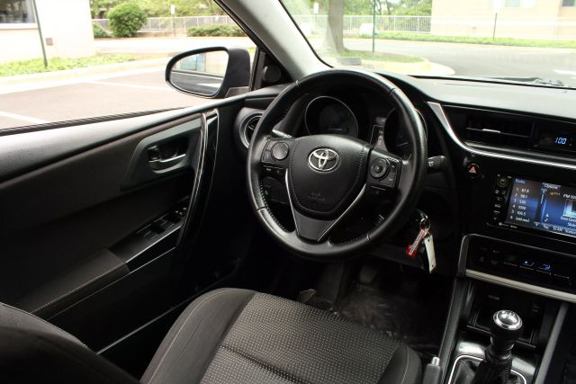 Vehicle image 23 of 43