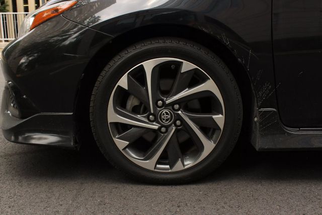 Vehicle image 11 of 43