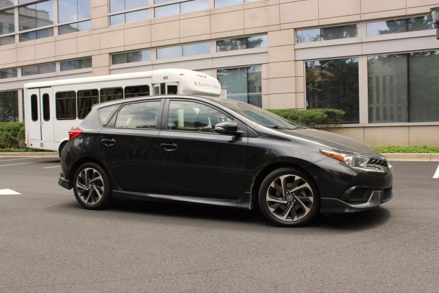 Vehicle image 2 of 43