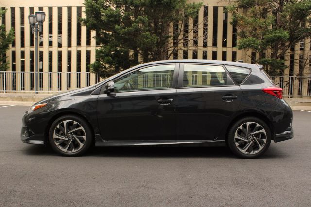 Vehicle image 6 of 43