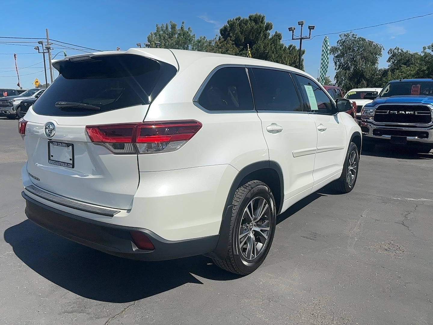 Vehicle image 5 of 14