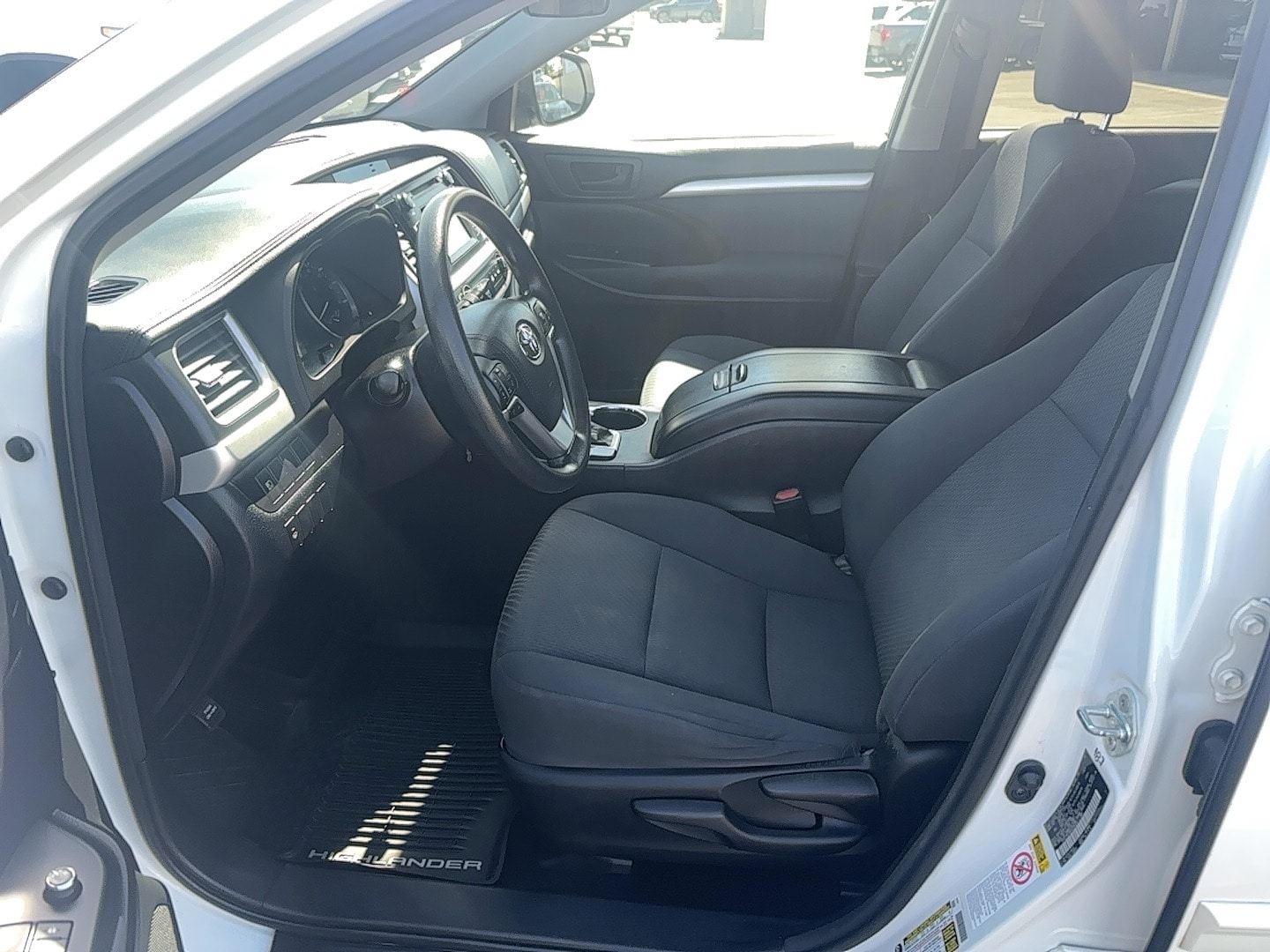 Vehicle image 9 of 14