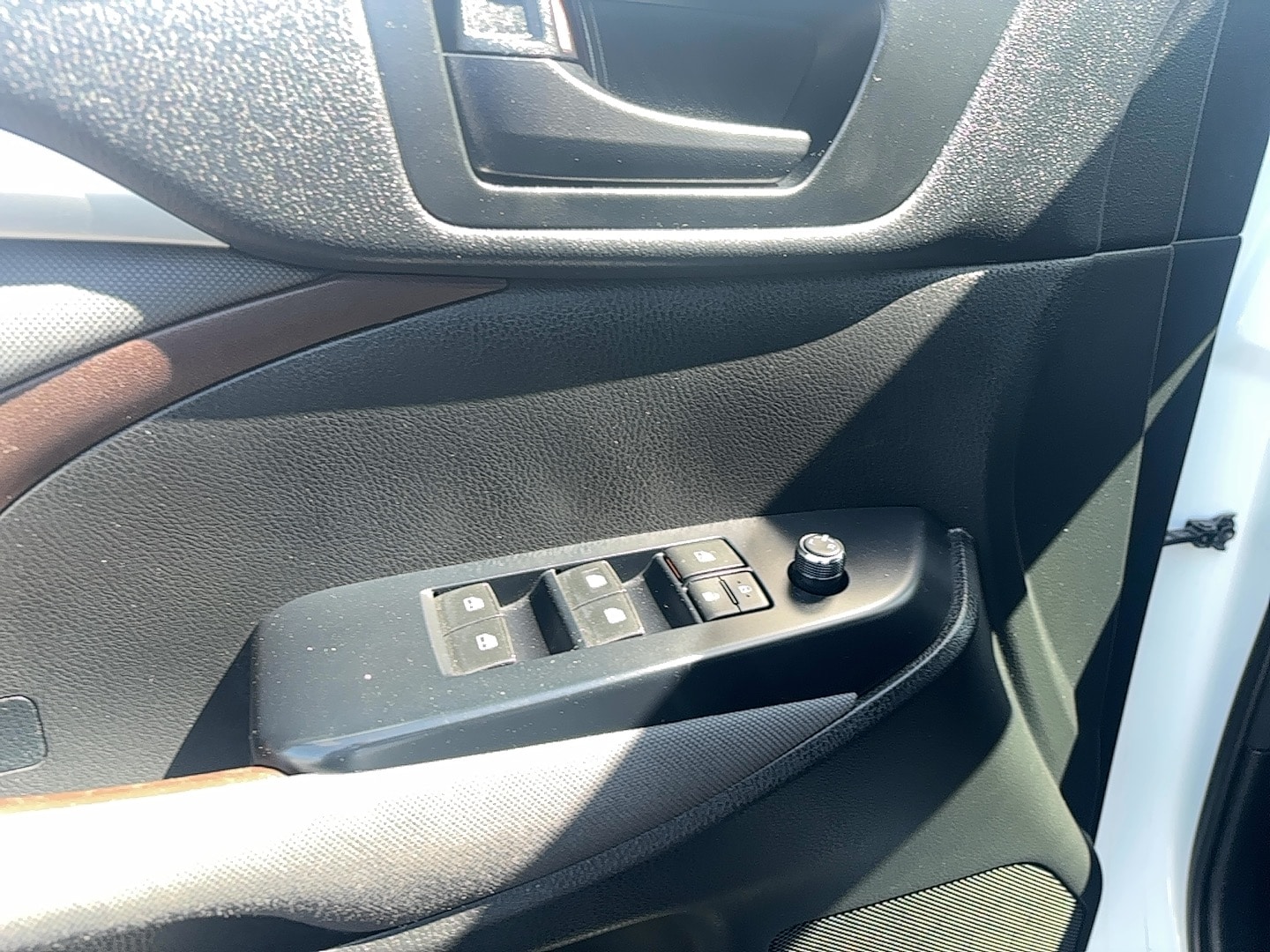 Vehicle image 10 of 14