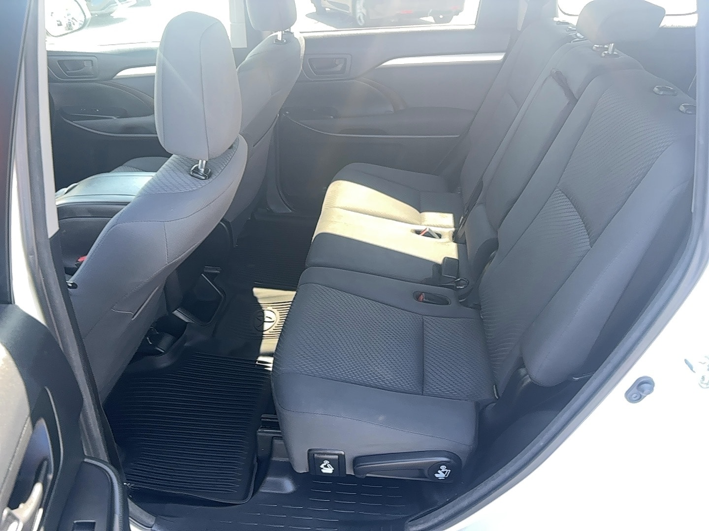 Vehicle image 12 of 14
