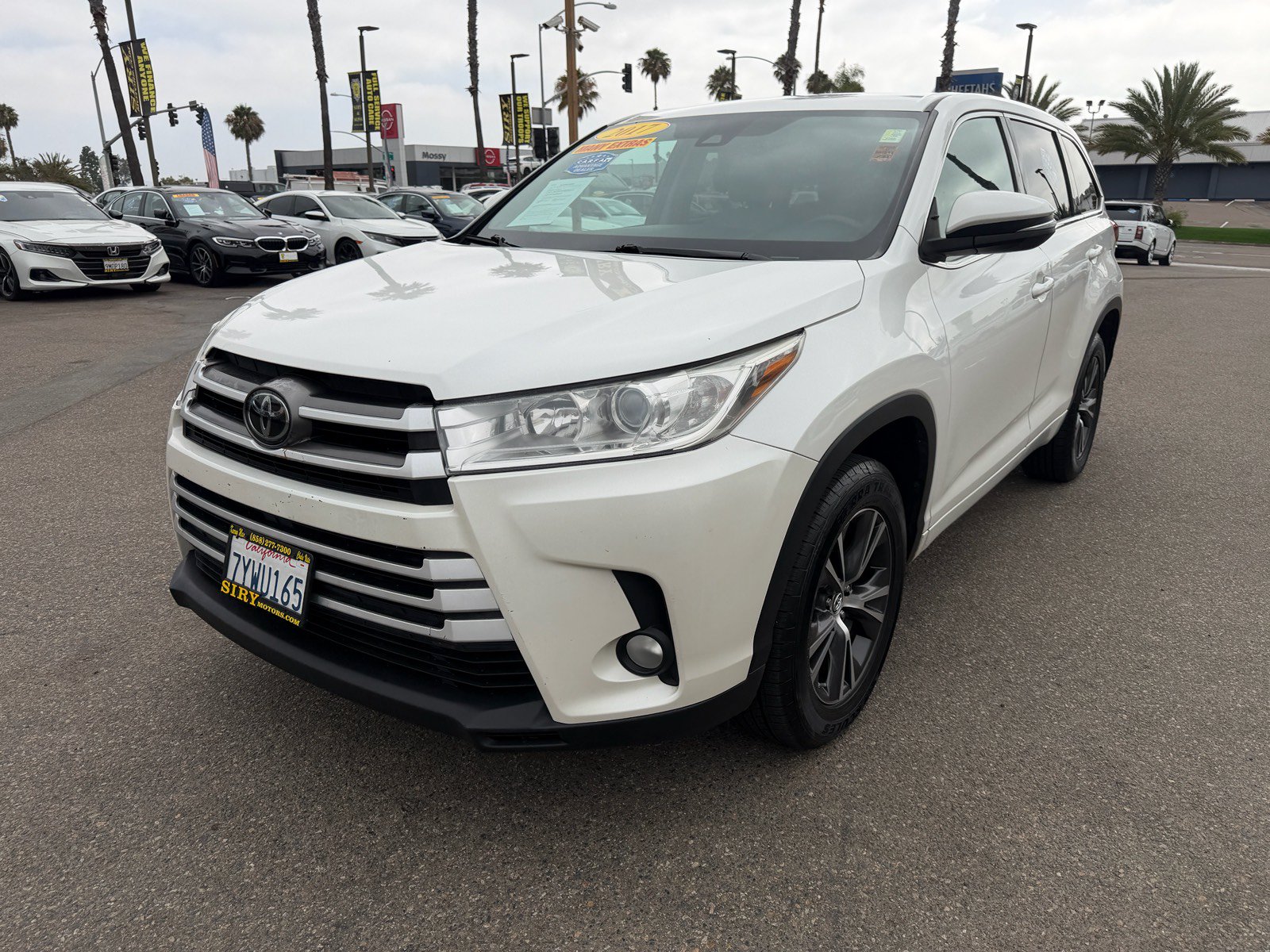 2017 Toyota Highlander LE Plus Image 1 of 30