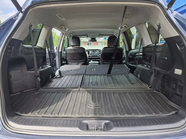Vehicle image 24 of 67