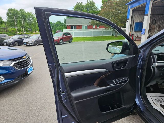 Vehicle image 37 of 67