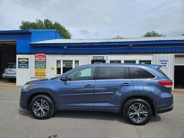 Vehicle image 17 of 67