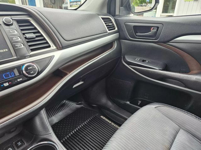 Vehicle image 36 of 67