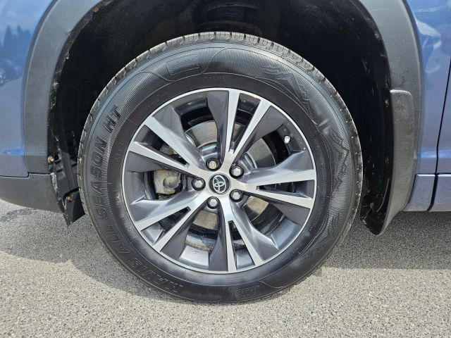 Vehicle image 21 of 67