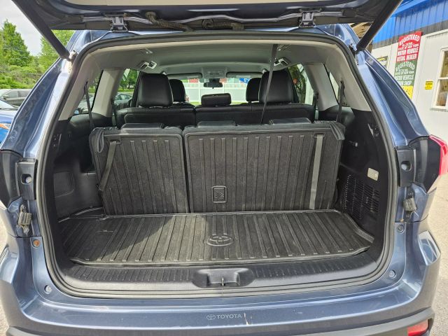 Vehicle image 22 of 67