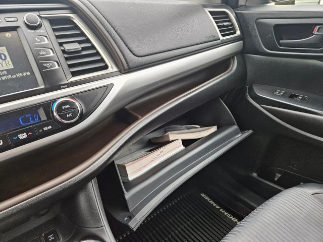 Vehicle image 60 of 67