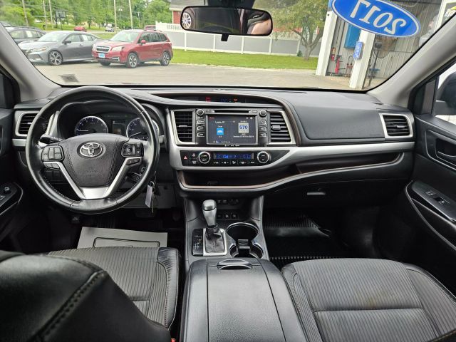 Vehicle image 35 of 67