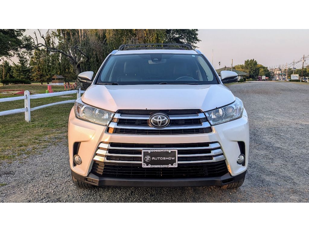 Vehicle image 2 of 28