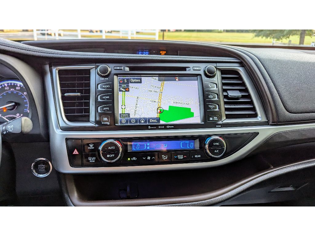 Vehicle image 25 of 28
