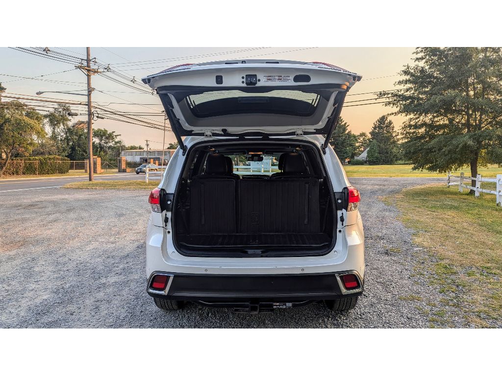 Vehicle image 13 of 28