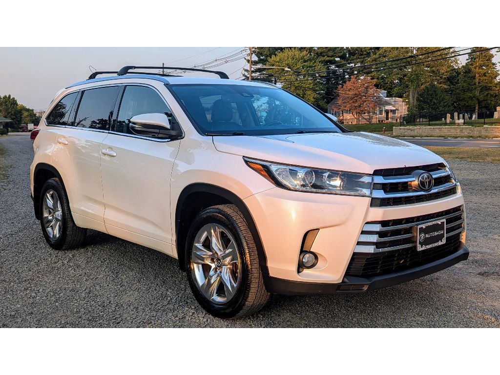 Vehicle image 3 of 28