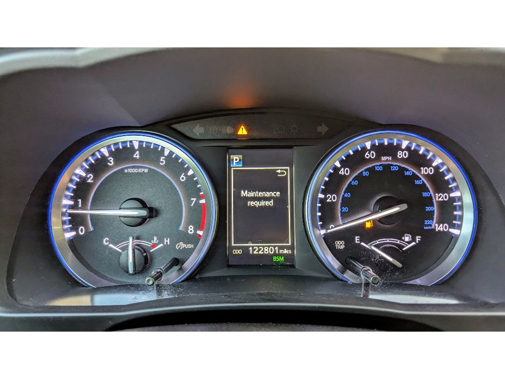 Vehicle image 21 of 28