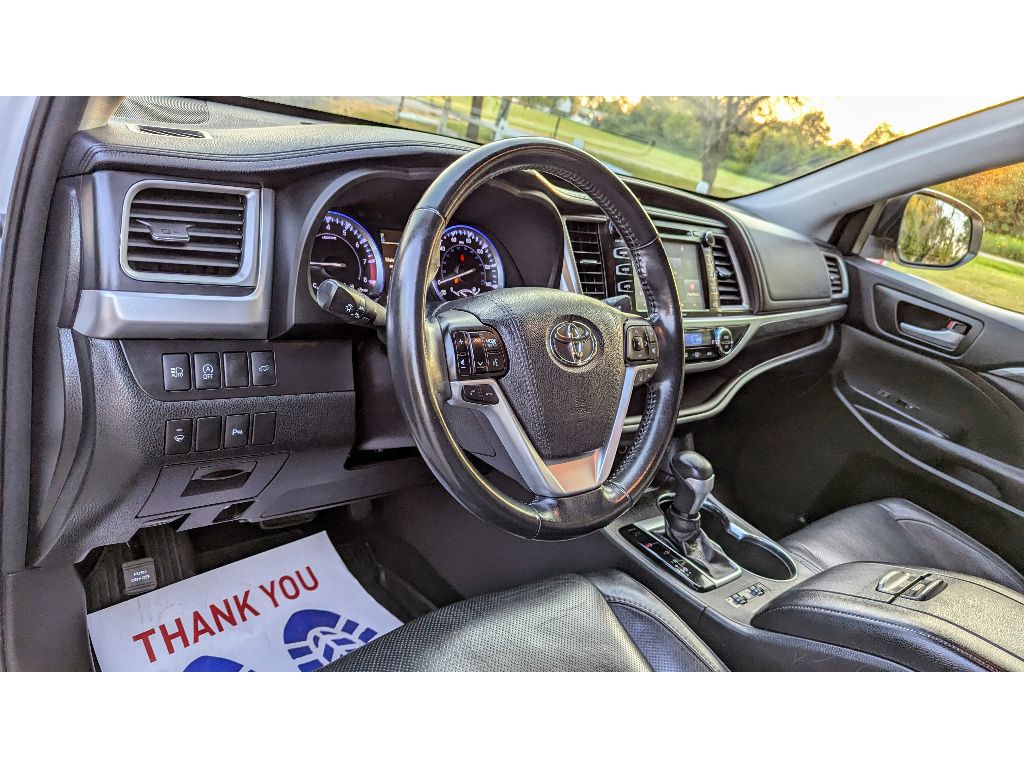 Vehicle image 19 of 28