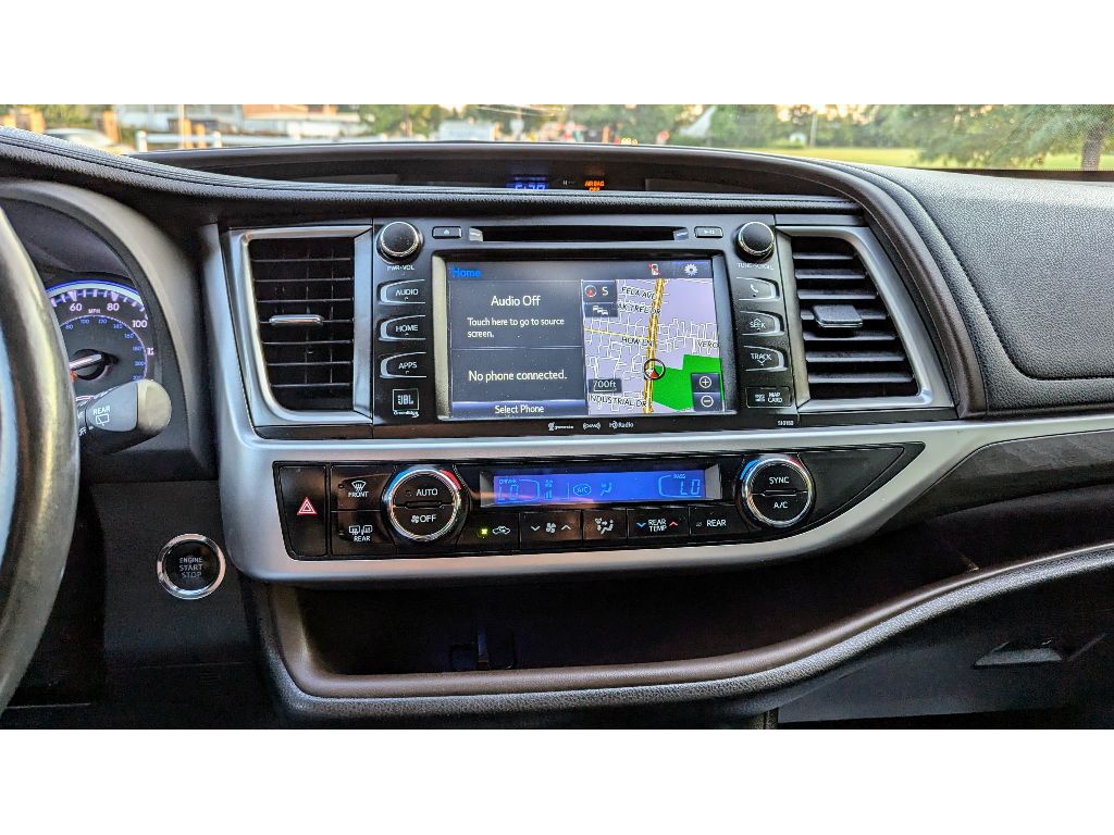 Vehicle image 23 of 28